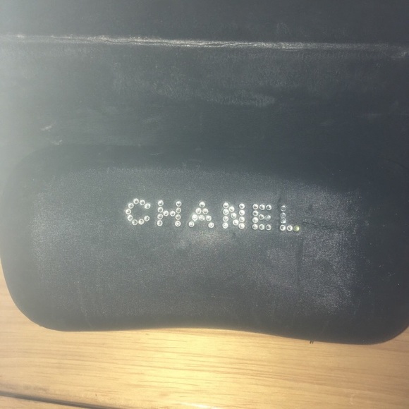 Chanel Case w/Swarovski Crystal inlay (for Sunglasses) - Picture 5 of 7